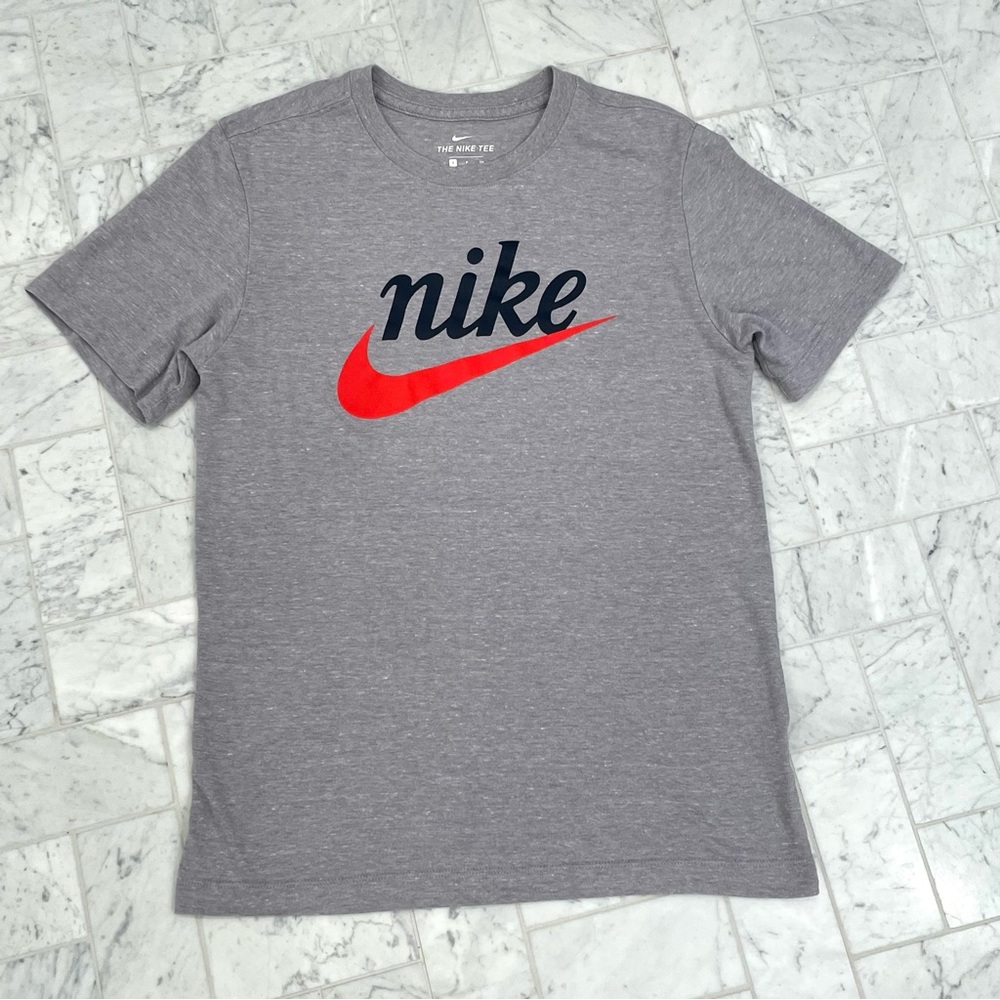NIKE Swoosh Graphic T-Shirt